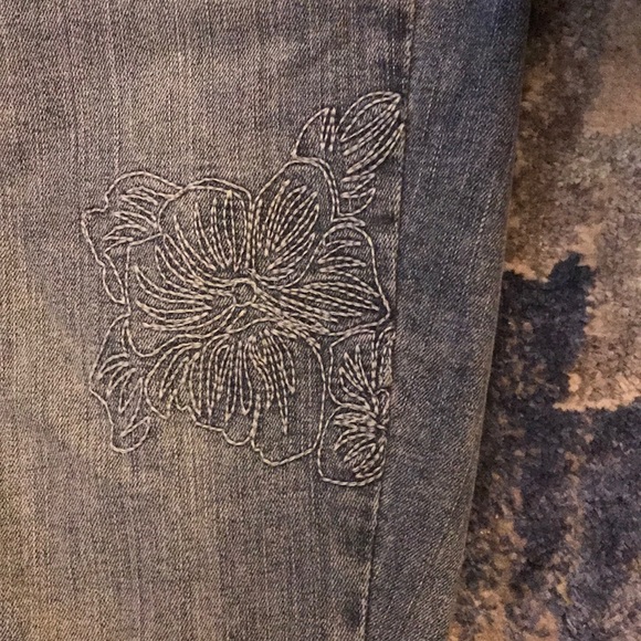 🌸NWT LaneBryant 18 White Floral Embroidered Jean - Picture 3 of 8